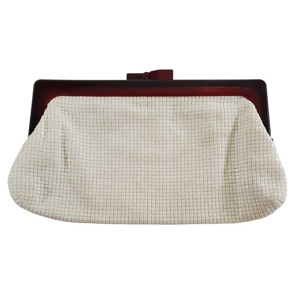 AC01 * Vintage Unbranded White Mesh Clutch Bakelite - Picture 1 of 9